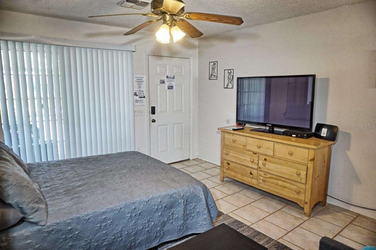 W7872118 Property Photo