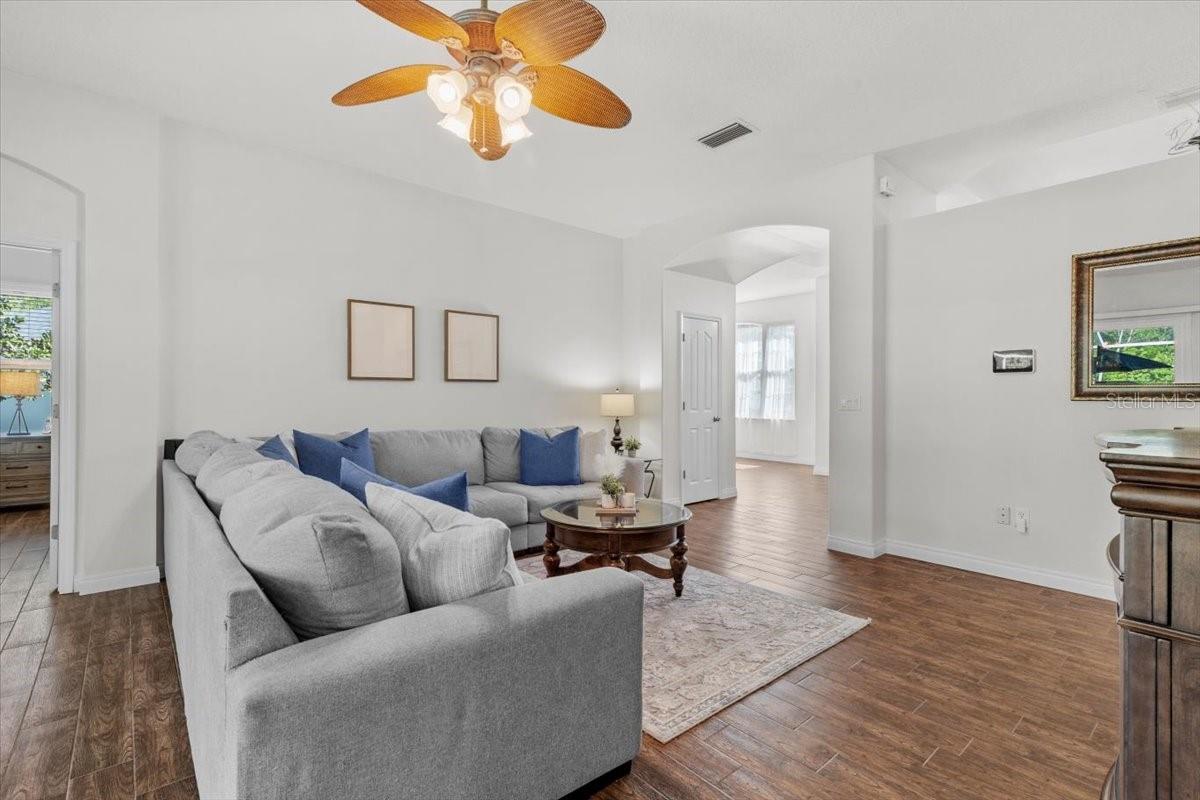 1327 YARDLEY DR, WESLEY CHAPEL, FL, 33544