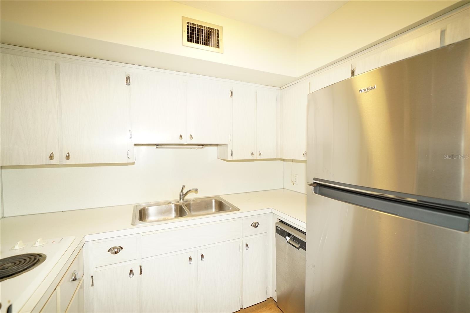 TB8346698 Property Photo