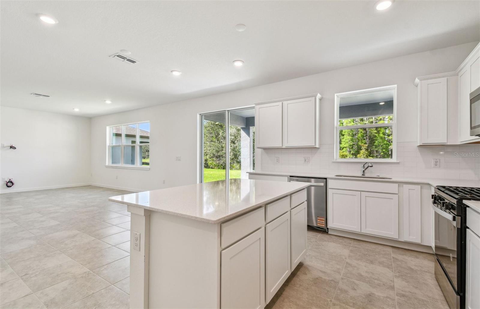 Center Island w/Storage