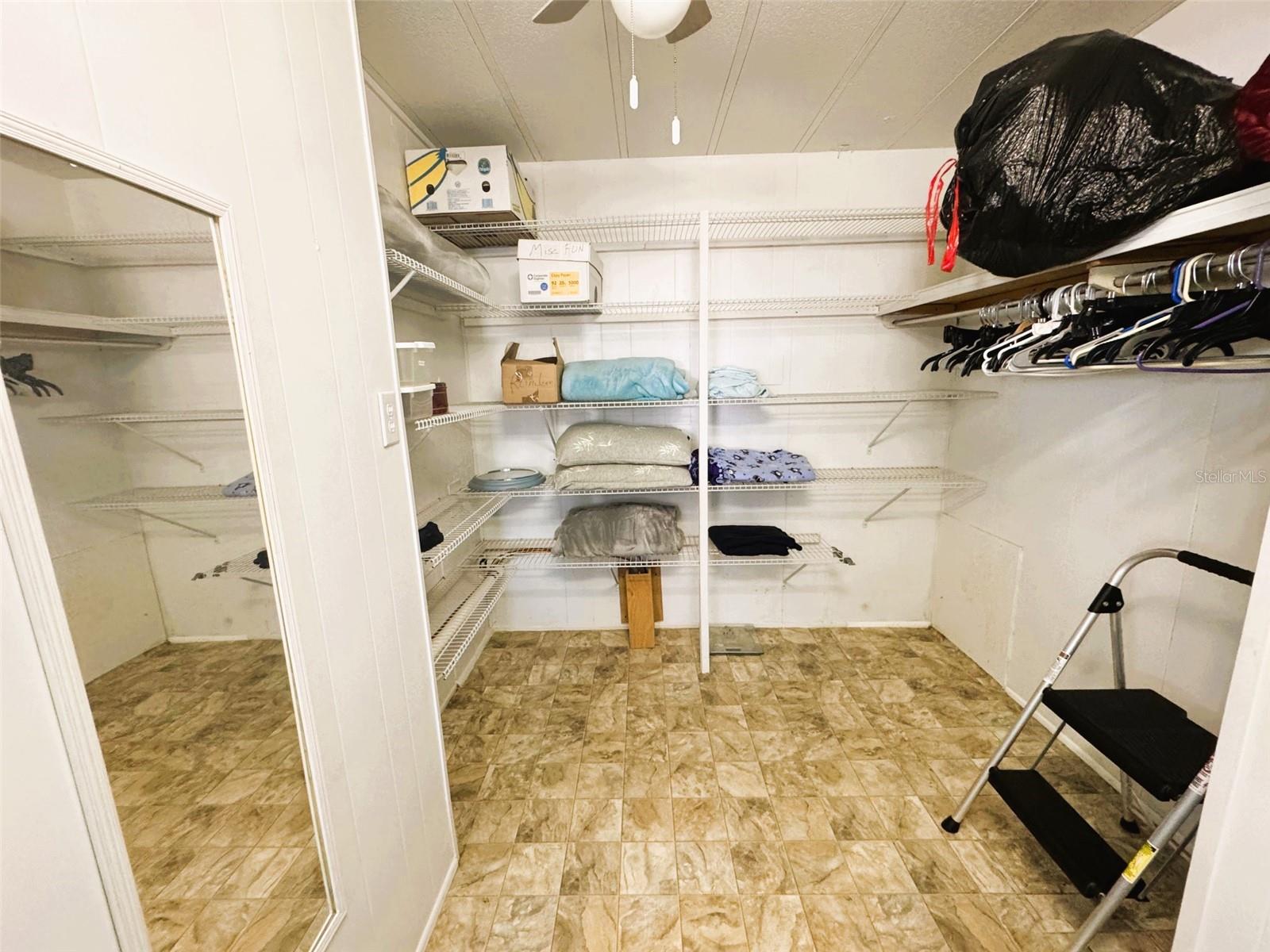 R4908835 Property Photo