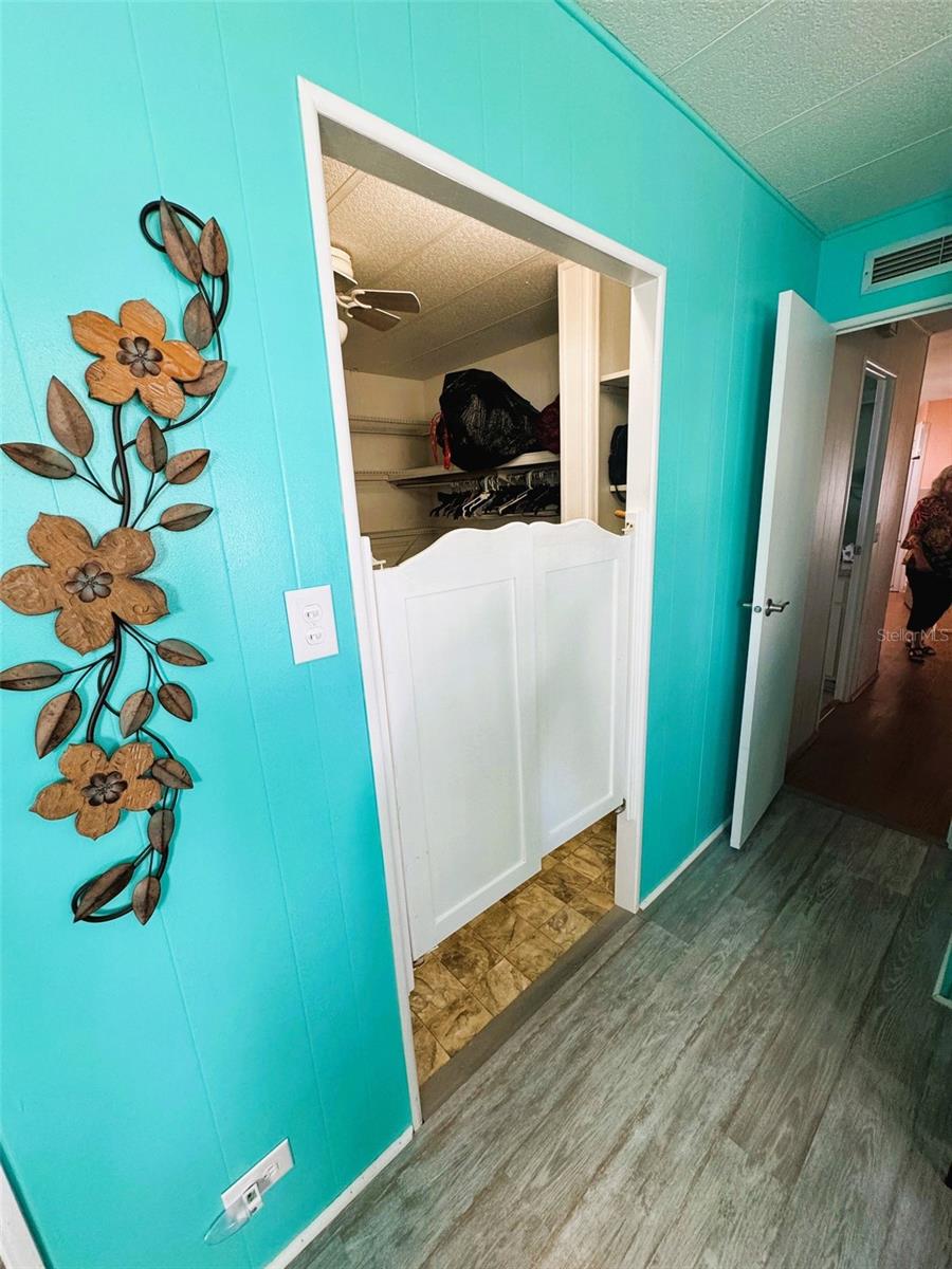 R4908835 Property Photo