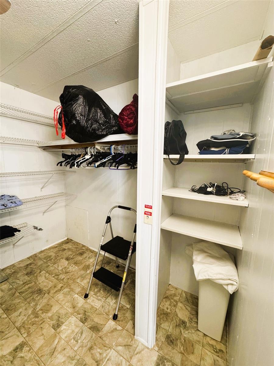 R4908835 Property Photo