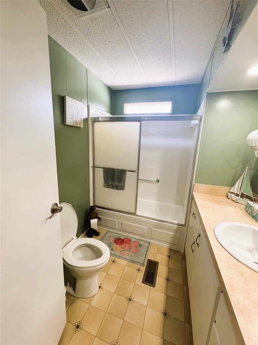 R4908835 Property Photo