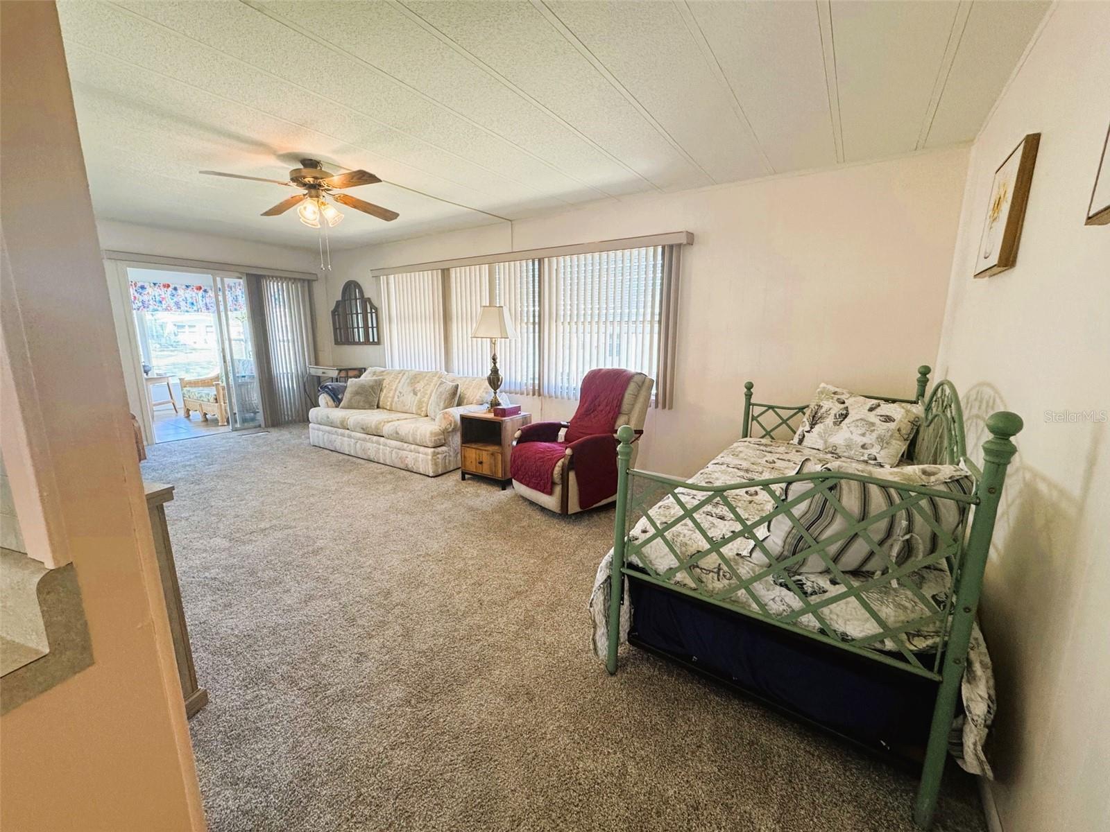 R4908835 Property Photo