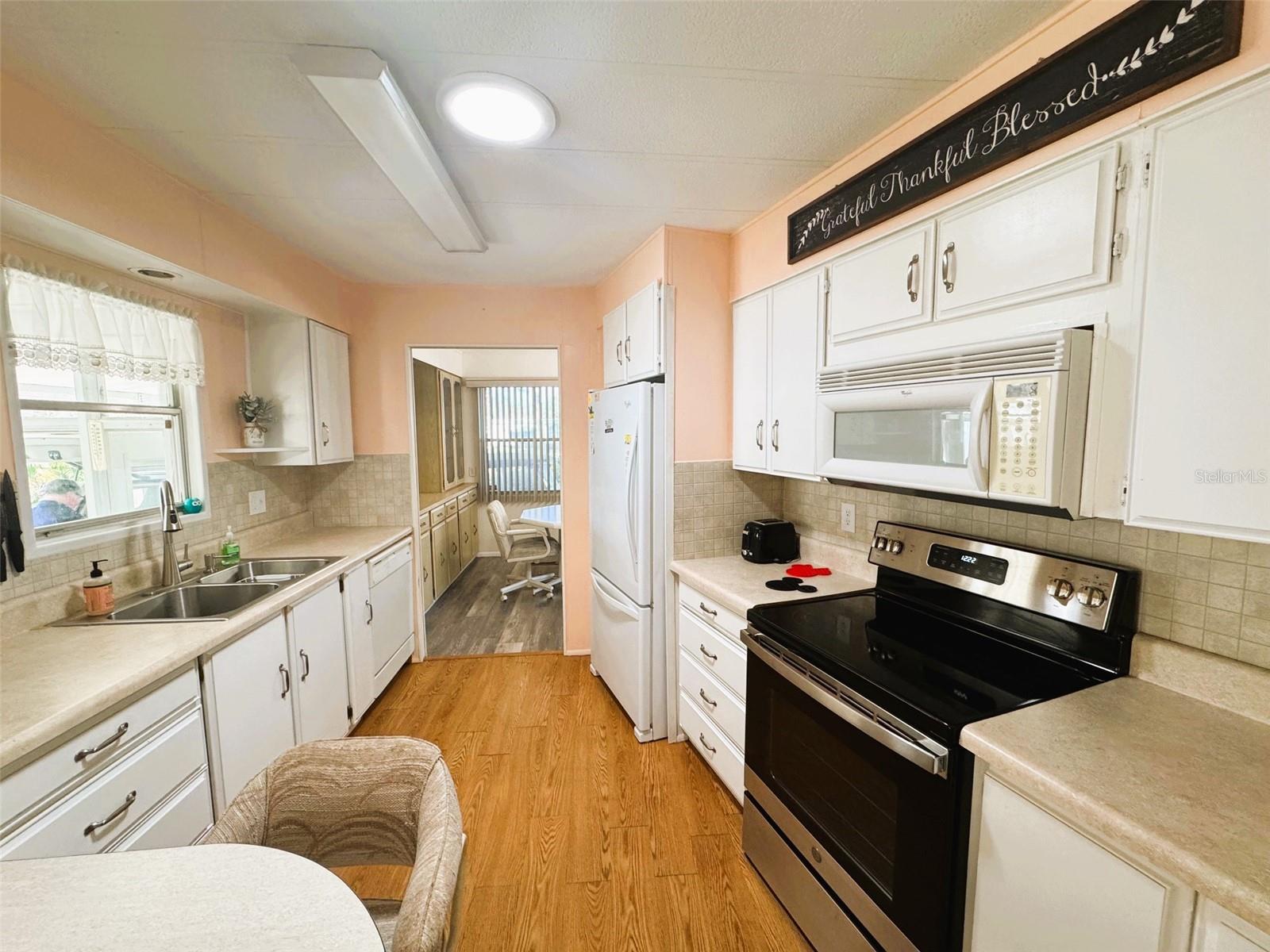 R4908835 Property Photo