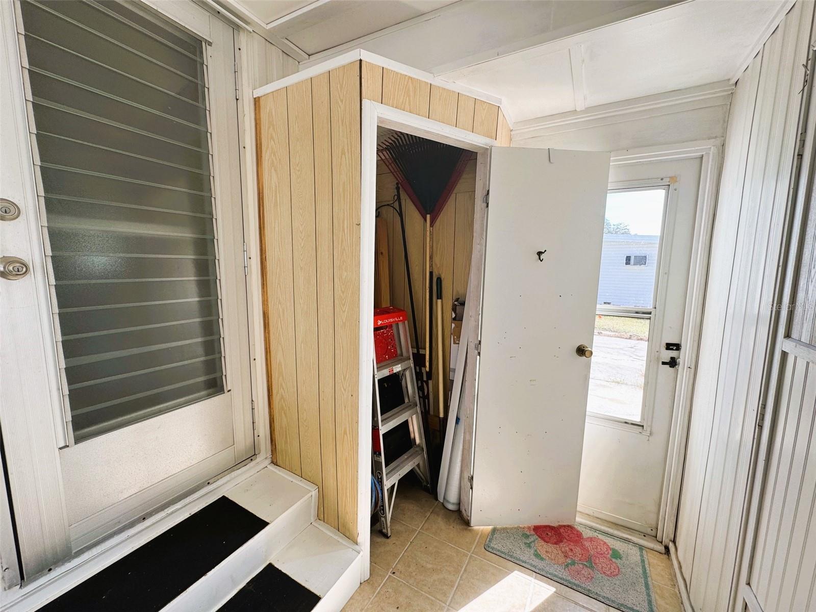 R4908835 Property Photo