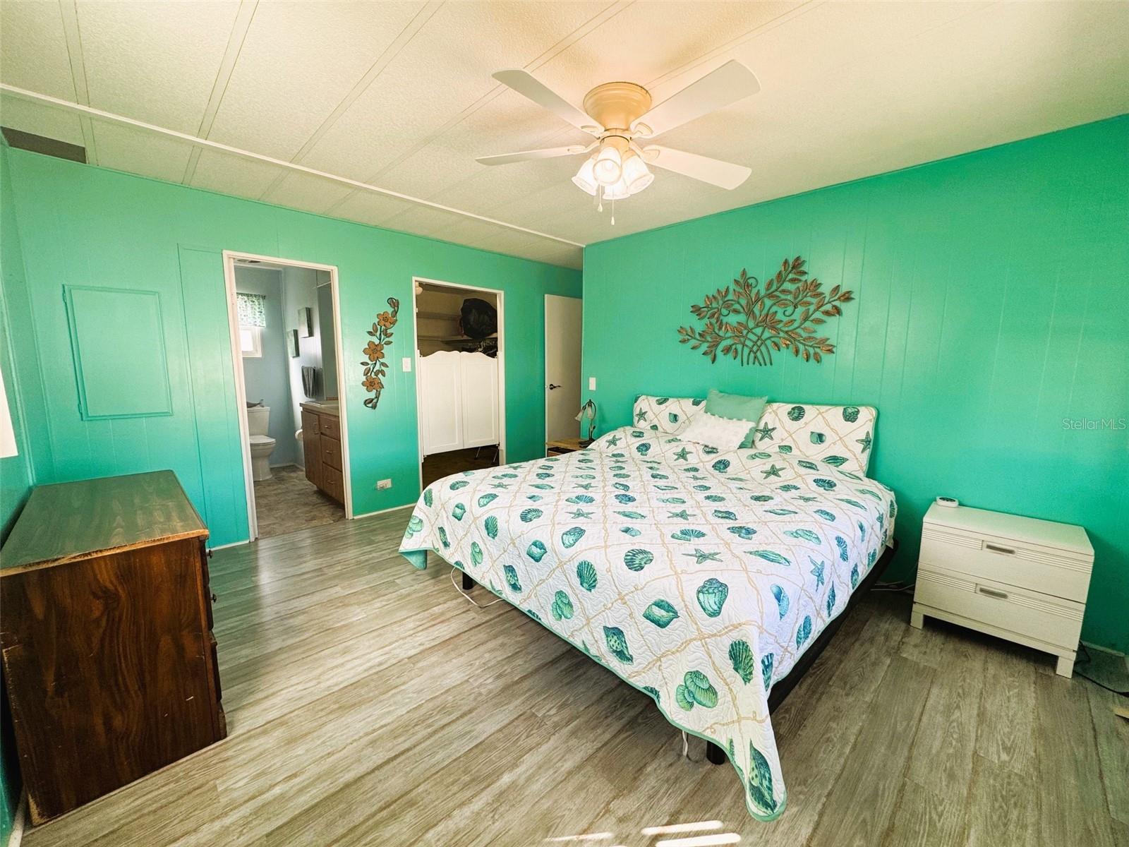 R4908835 Property Photo