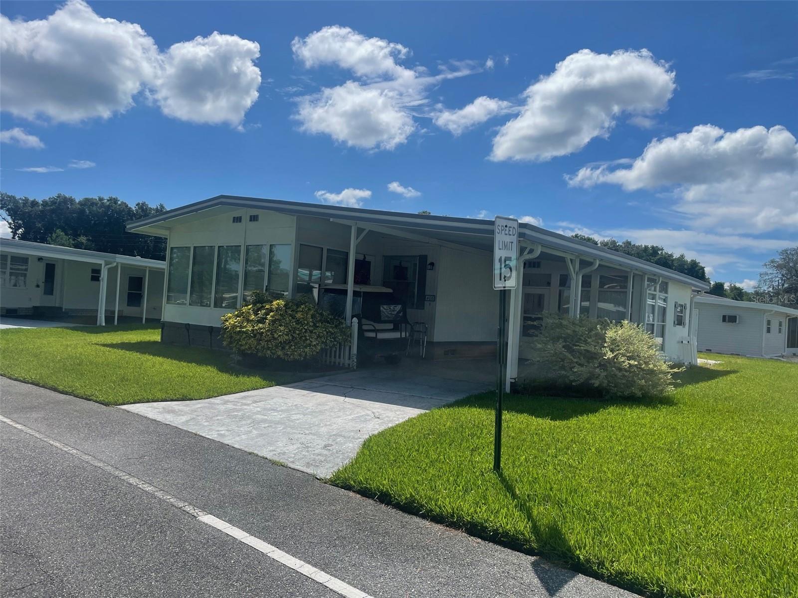 R4908835 Property Photo