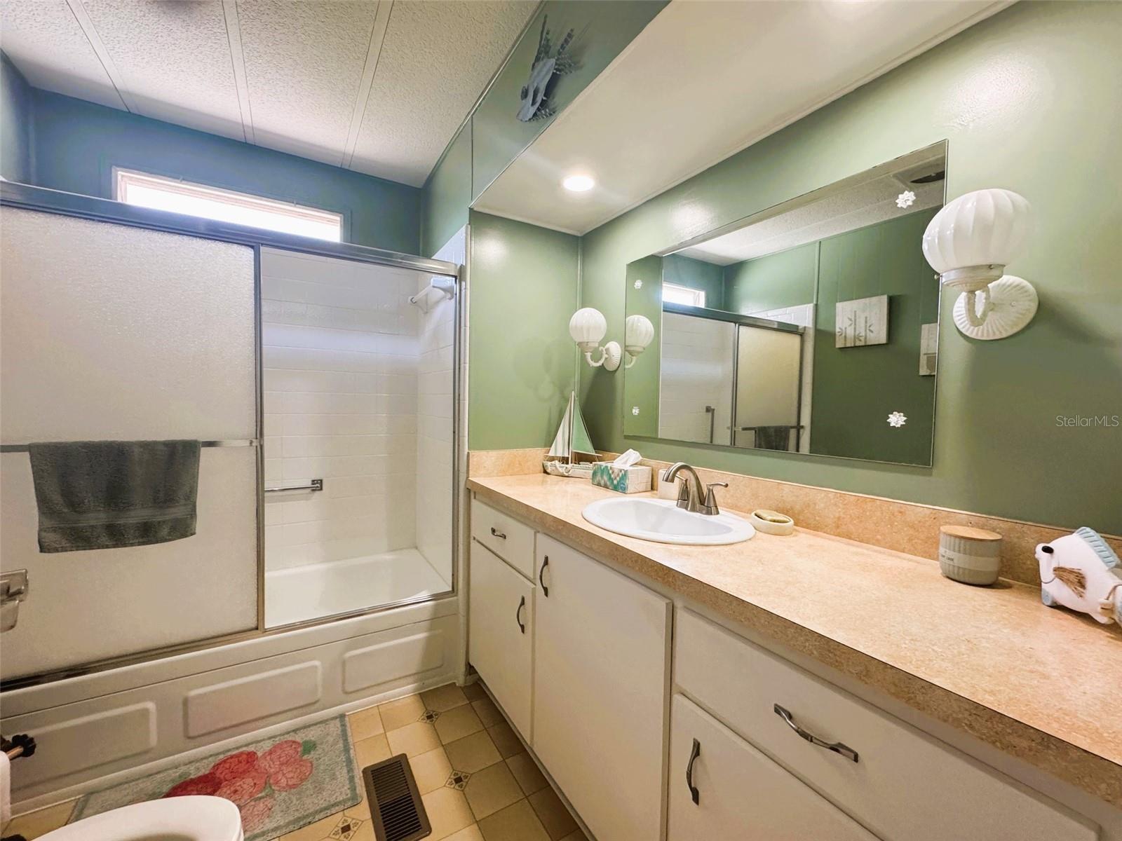 R4908835 Property Photo