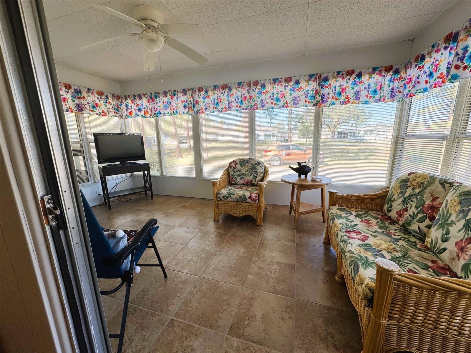 R4908835 Property Photo