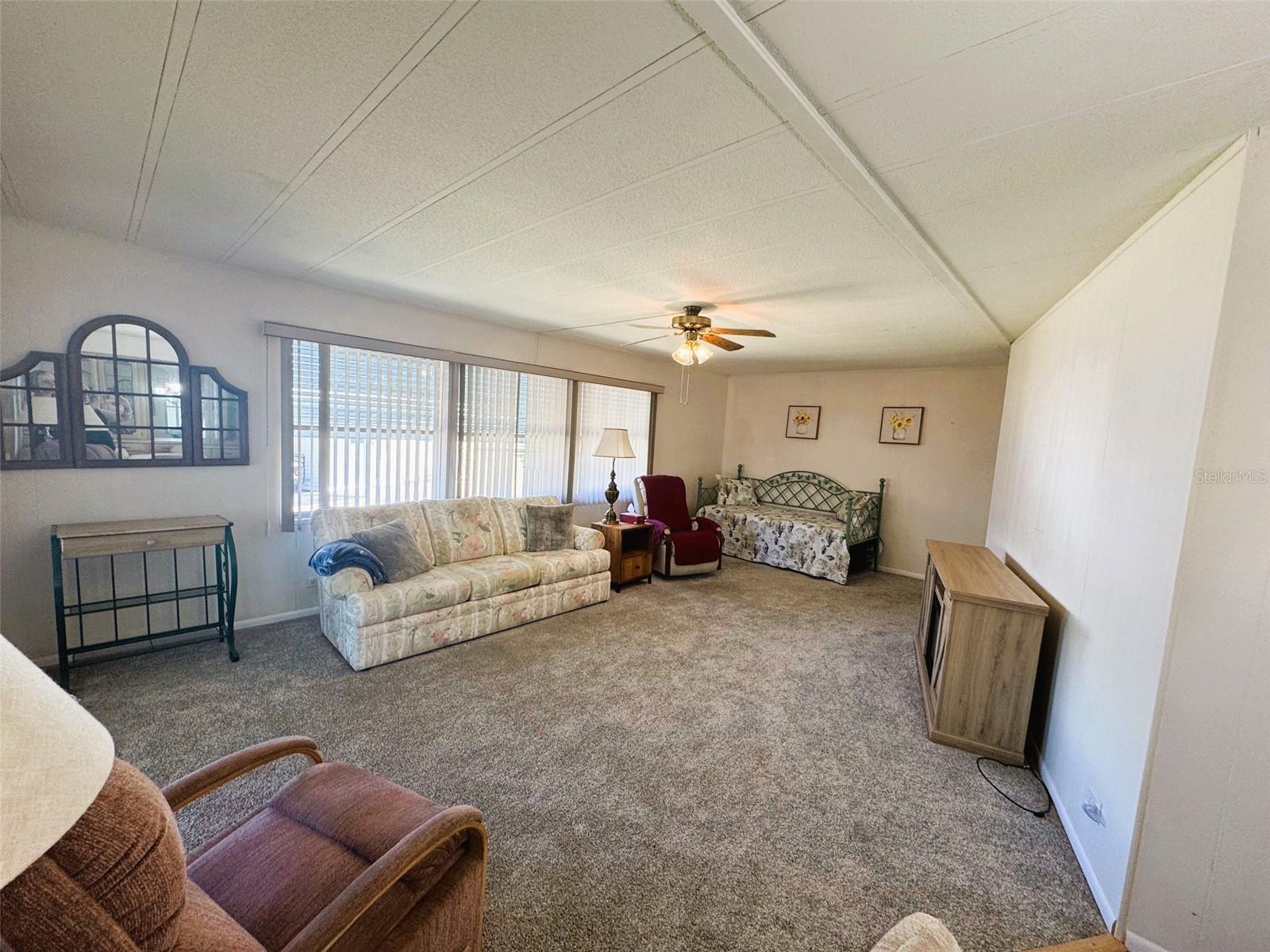 R4908835 Property Photo