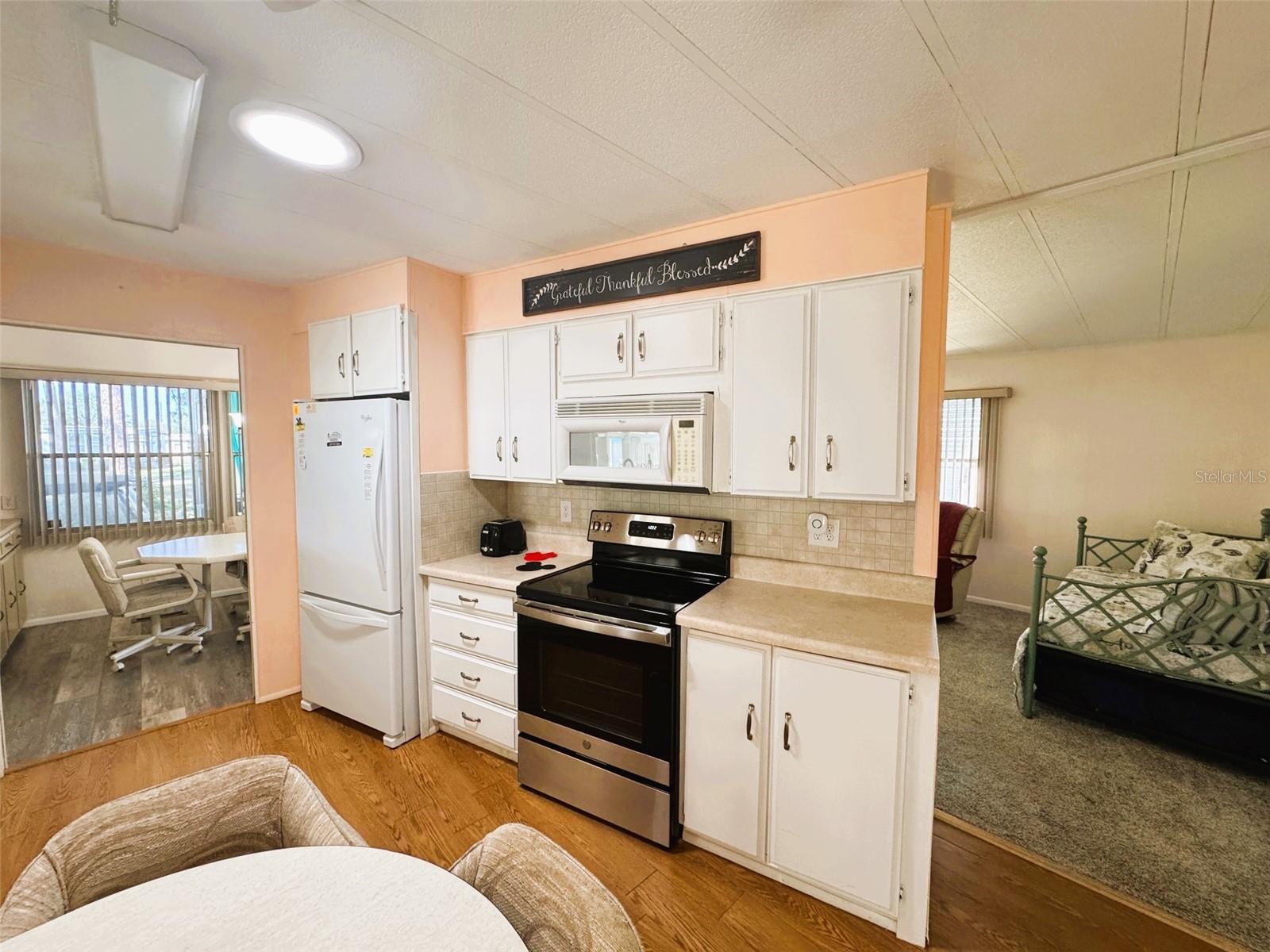 R4908835 Property Photo