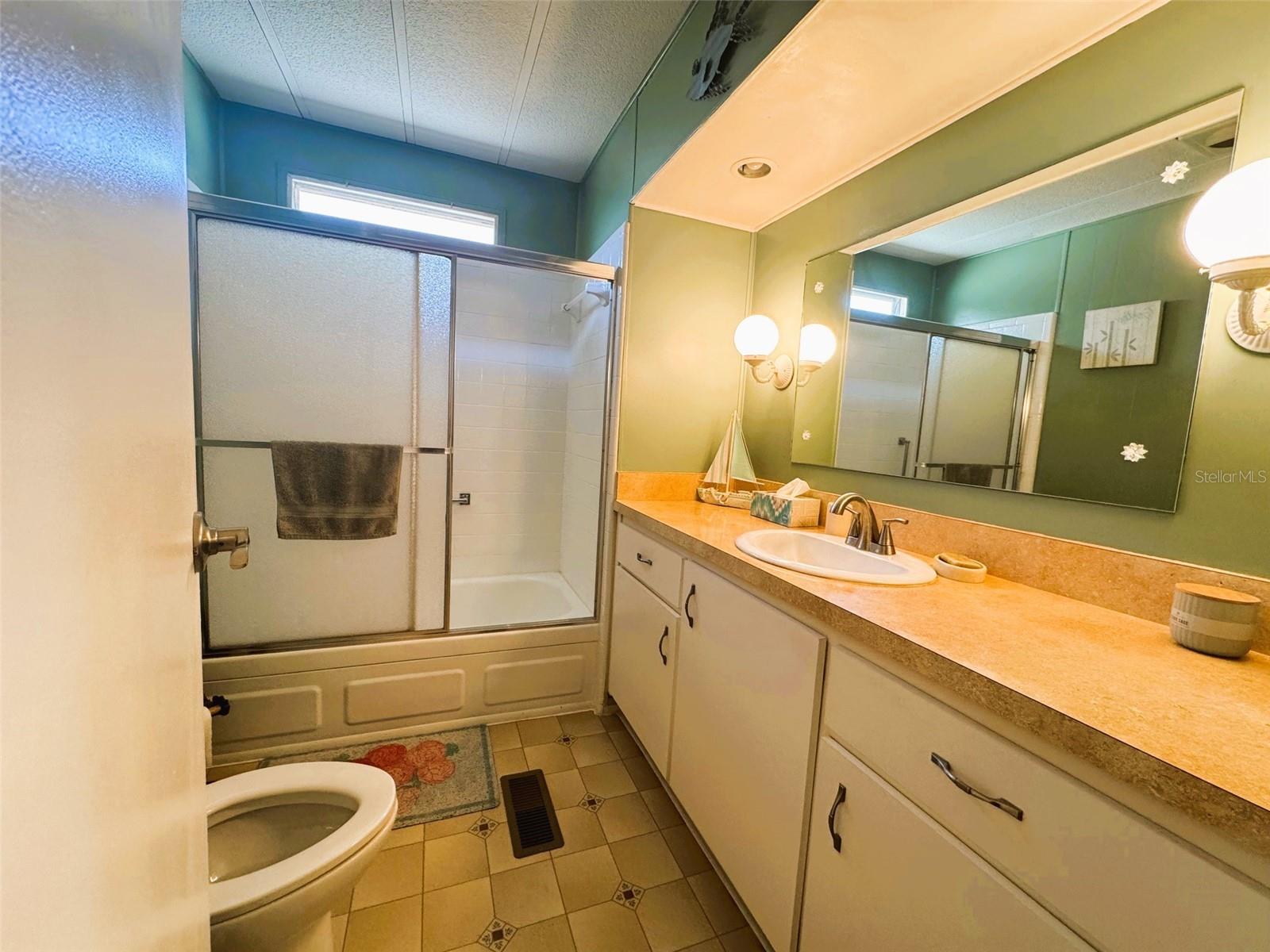 R4908835 Property Photo