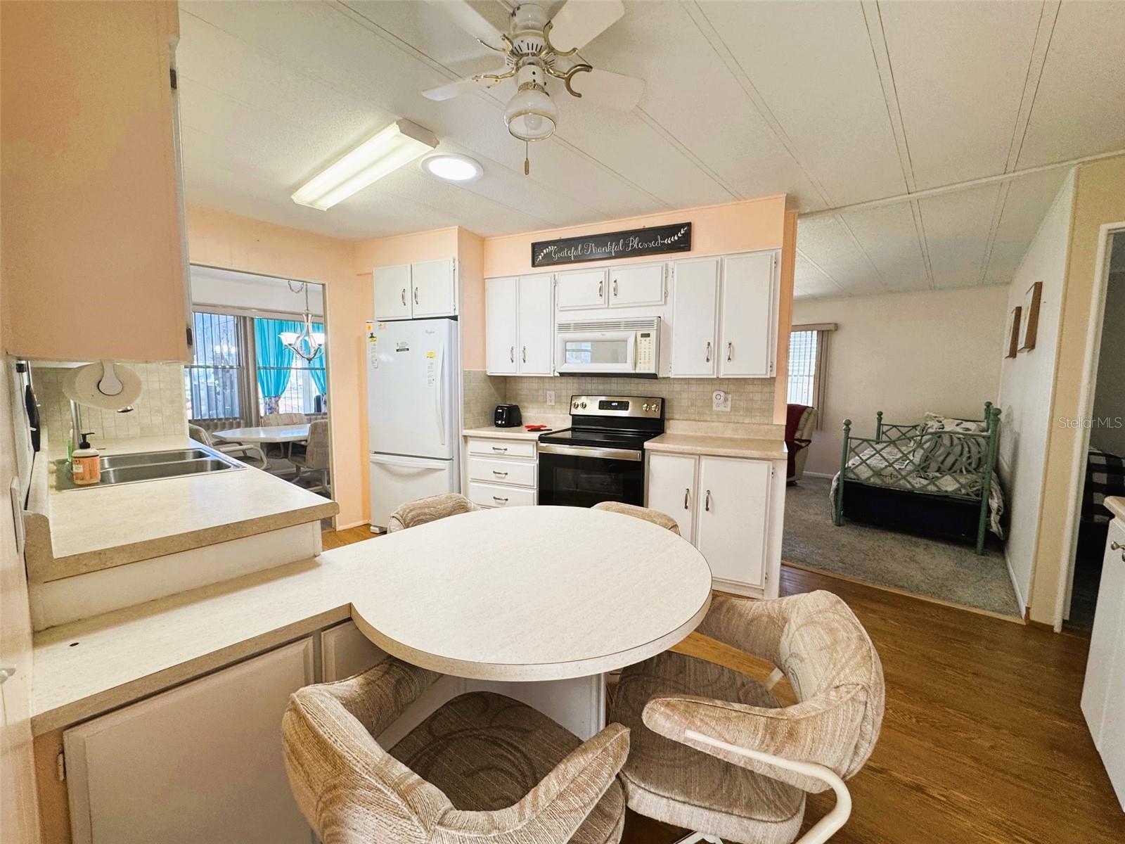 R4908835 Property Photo