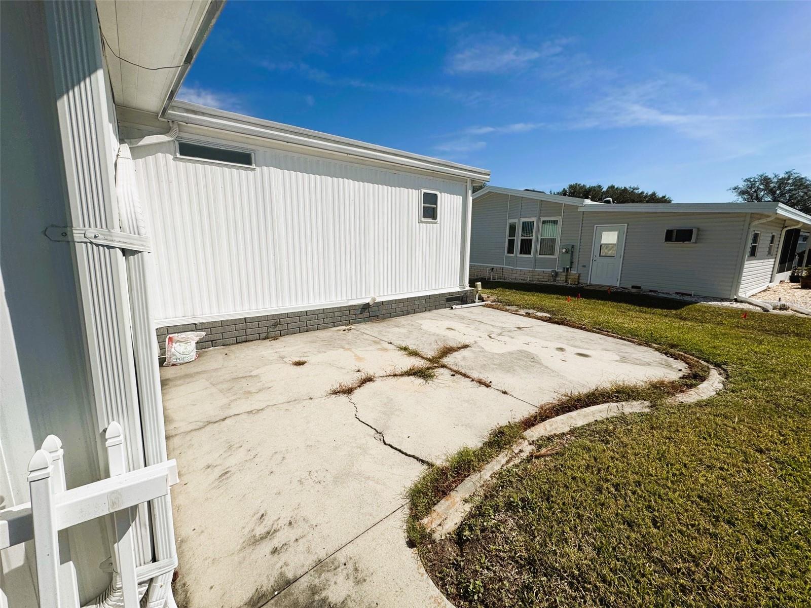 R4908835 Property Photo