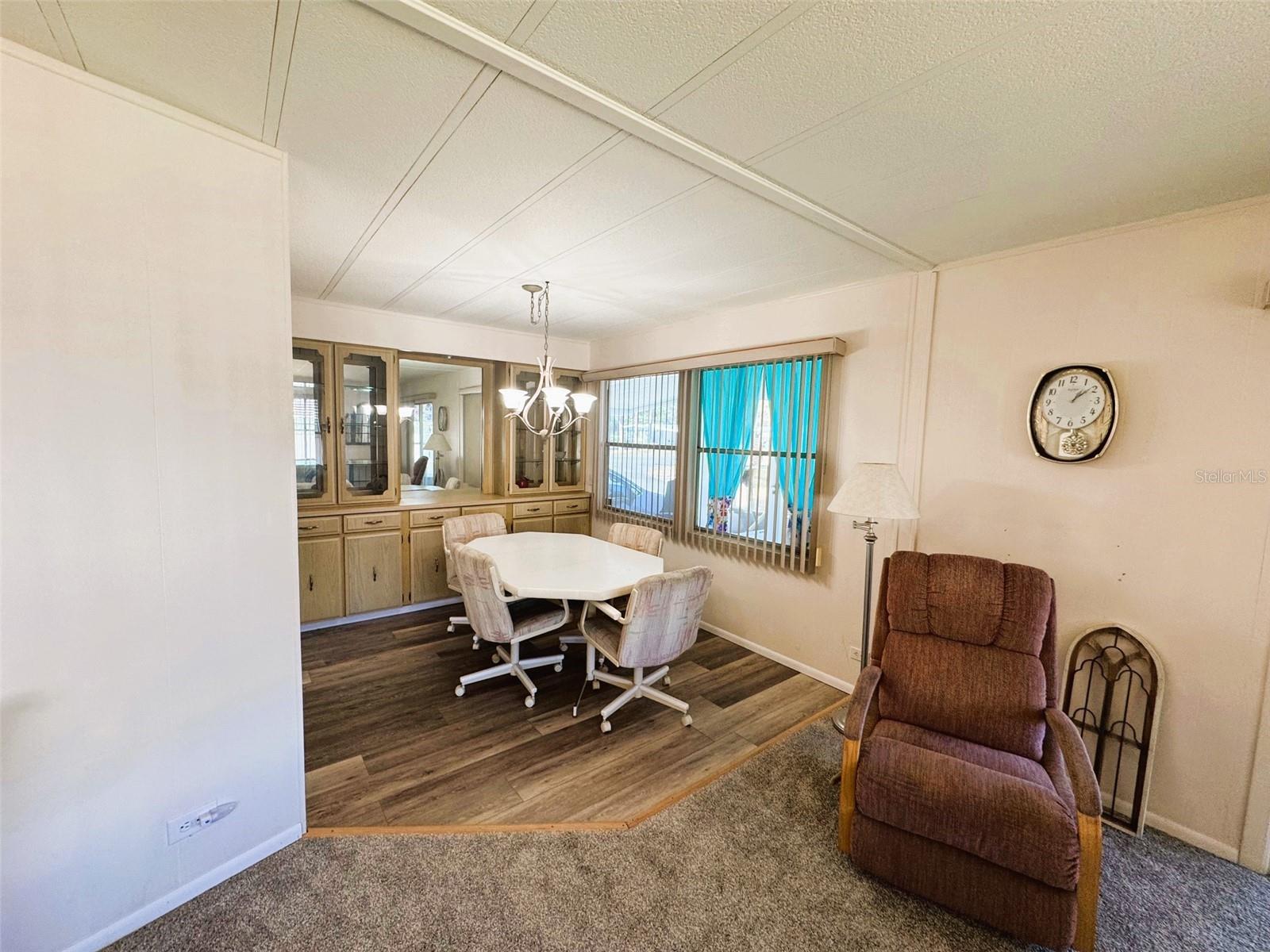 R4908835 Property Photo