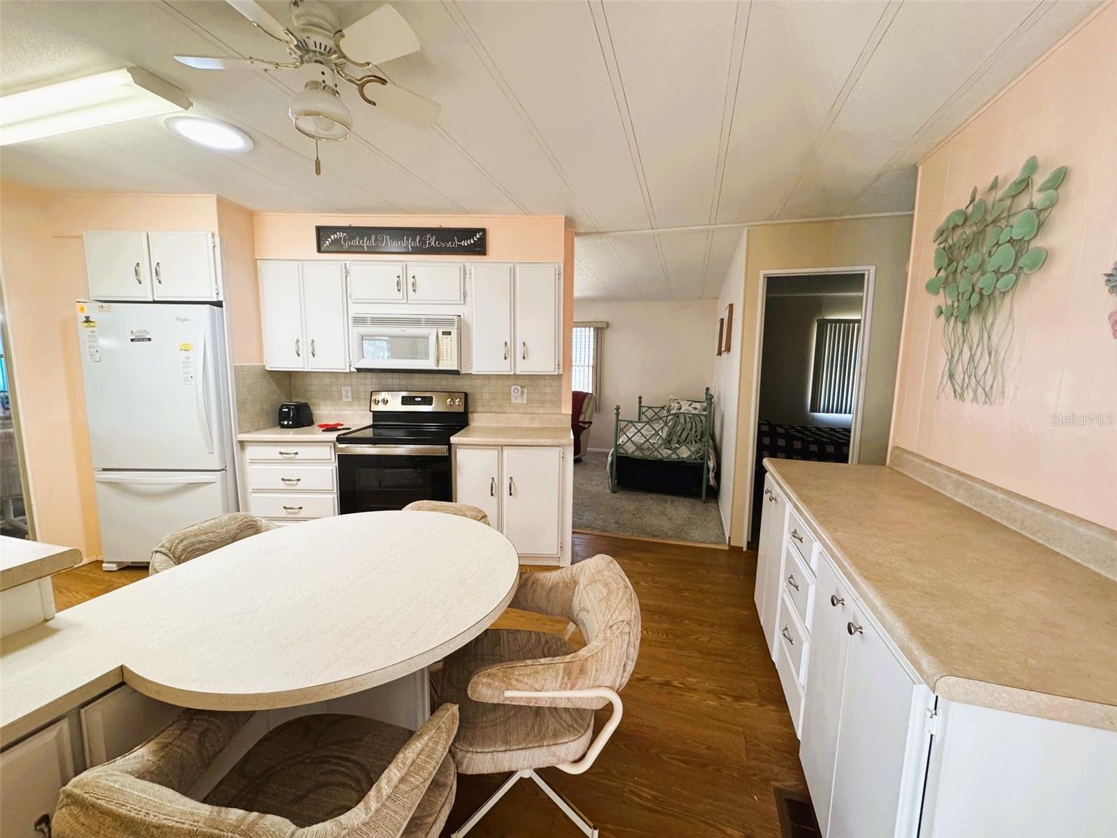 R4908835 Property Photo