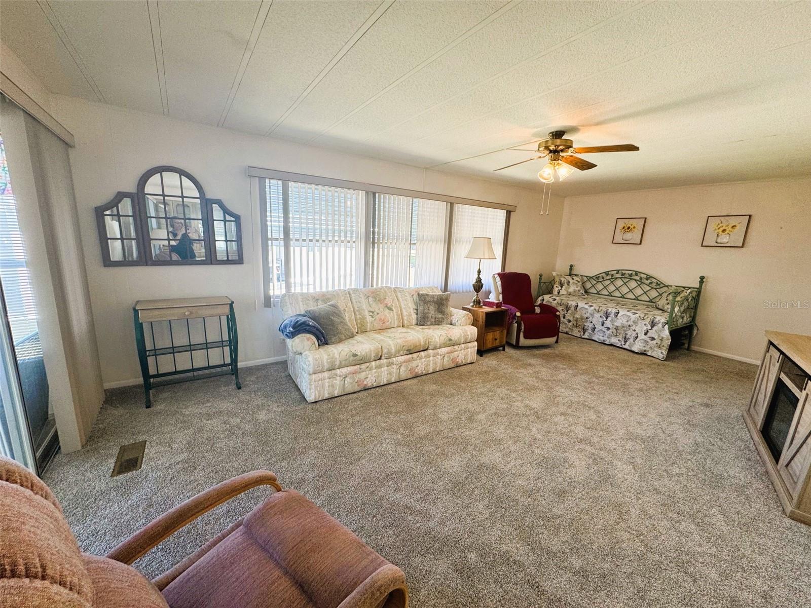 R4908835 Property Photo