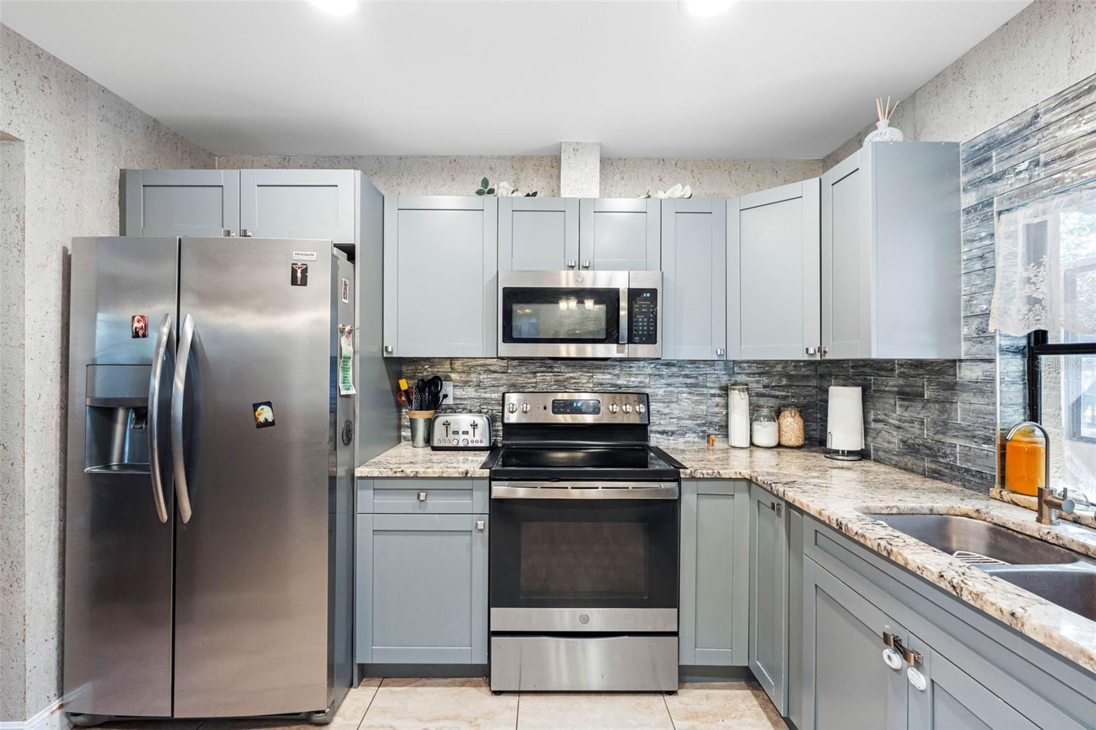 Stainless appliances