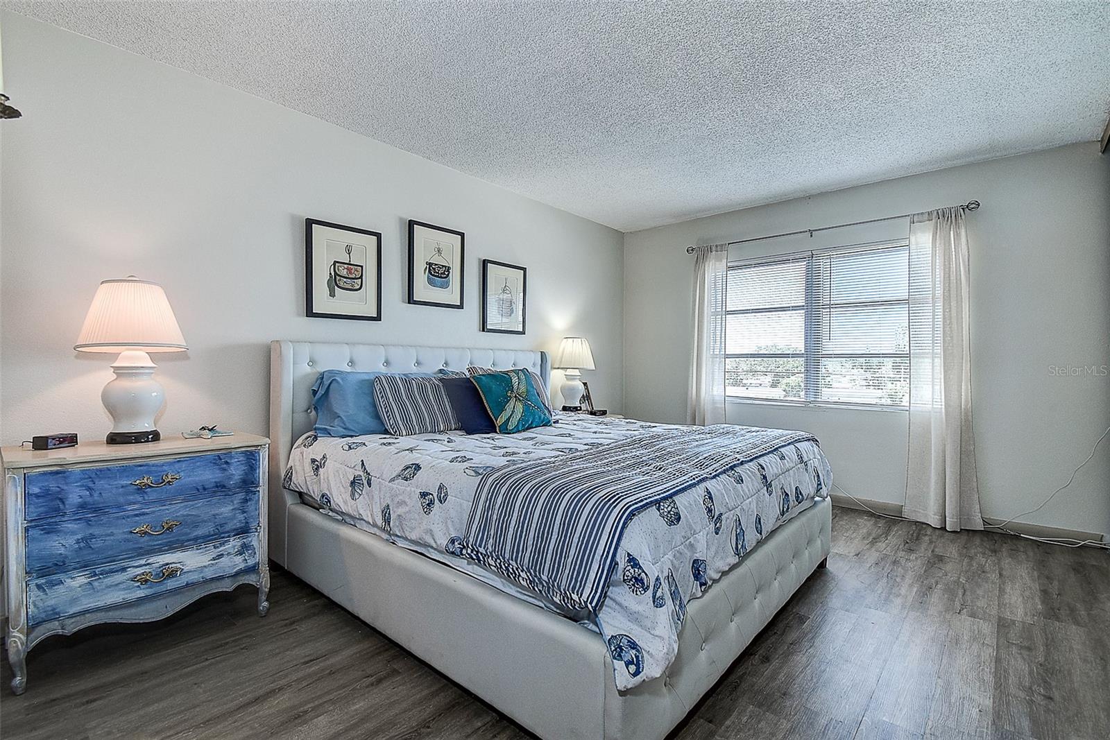 TB8347625 Property Photo