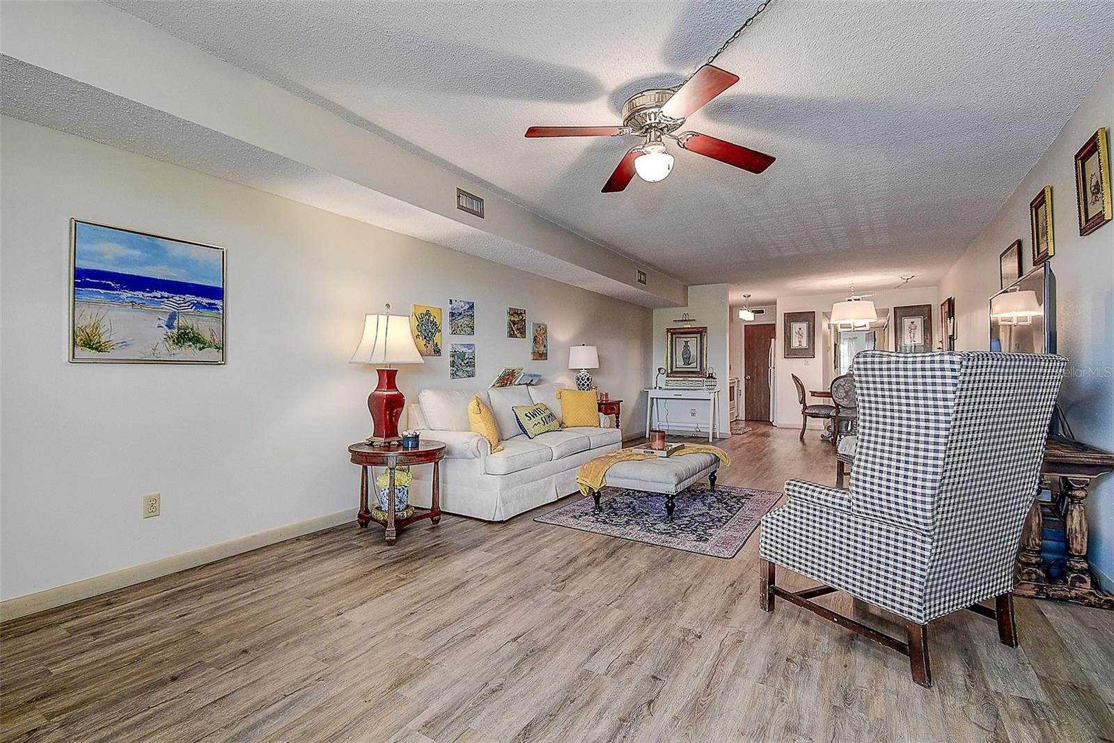 TB8347625 Property Photo