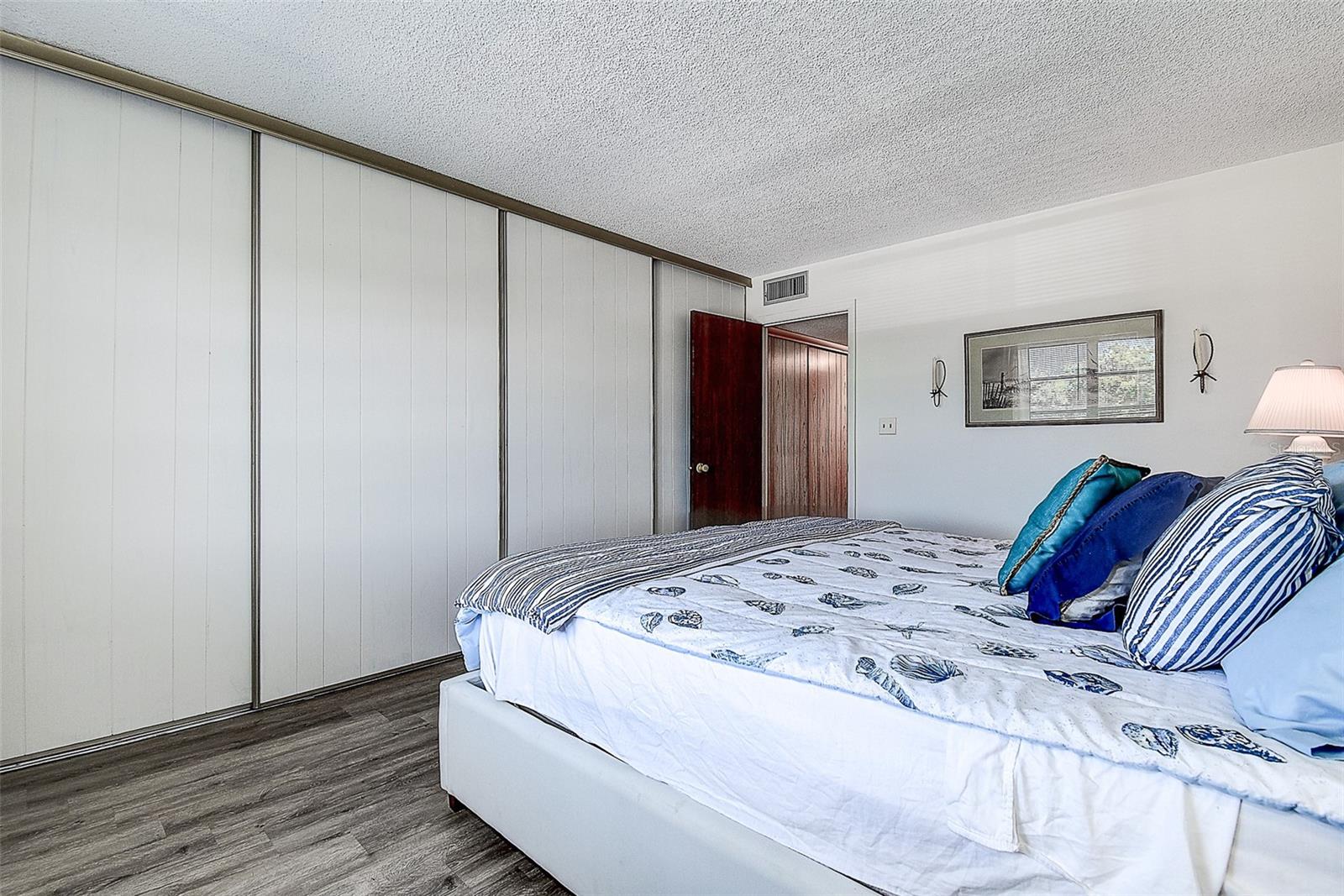 TB8347625 Property Photo