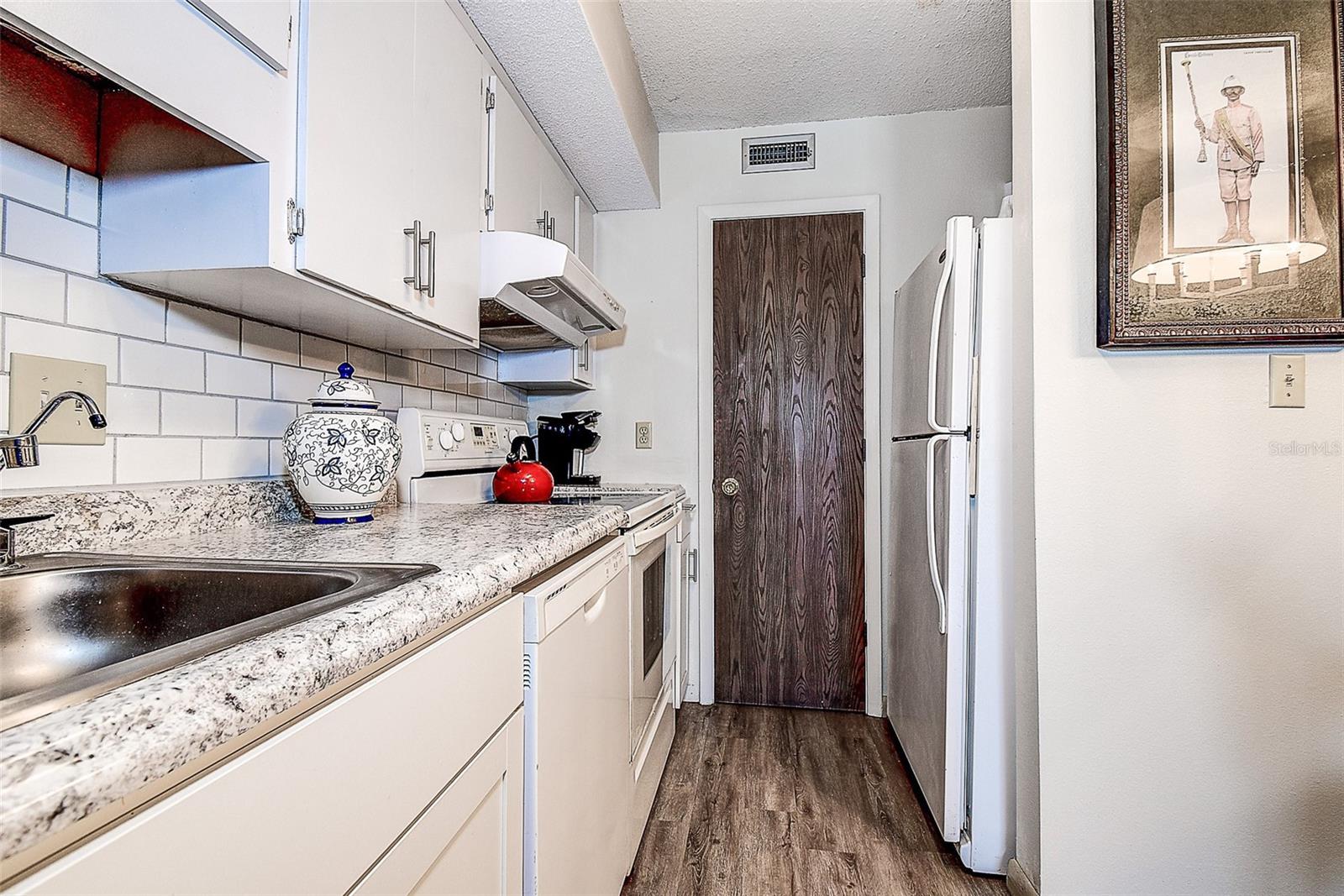 TB8347625 Property Photo