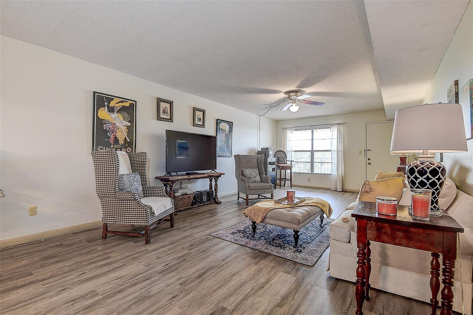 TB8347625 Property Photo