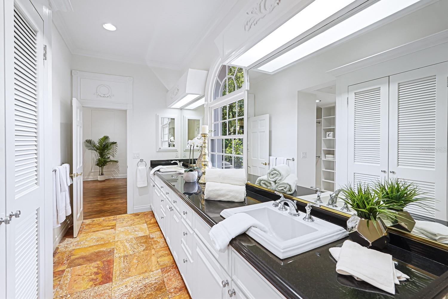 A4639504 Property Photo