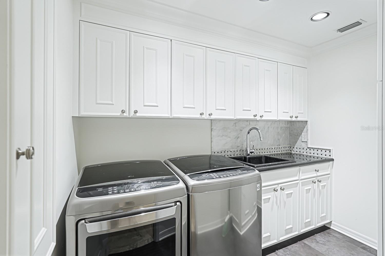 A4639504 Property Photo