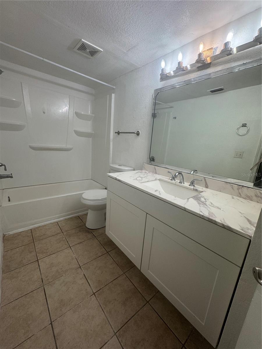 5100 CONROY RD #13, ORLANDO, FL, 32811