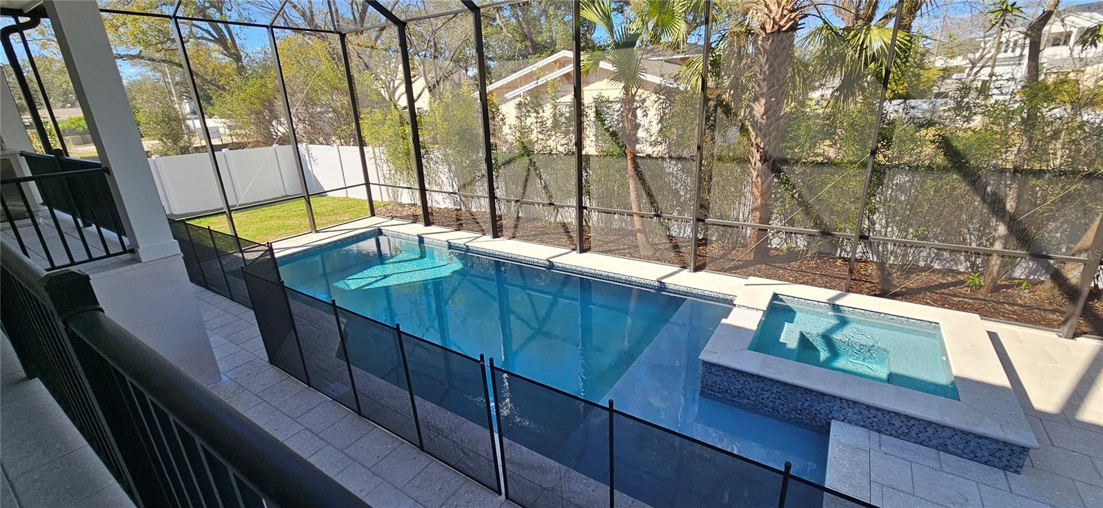 TB8347898 Property Photo