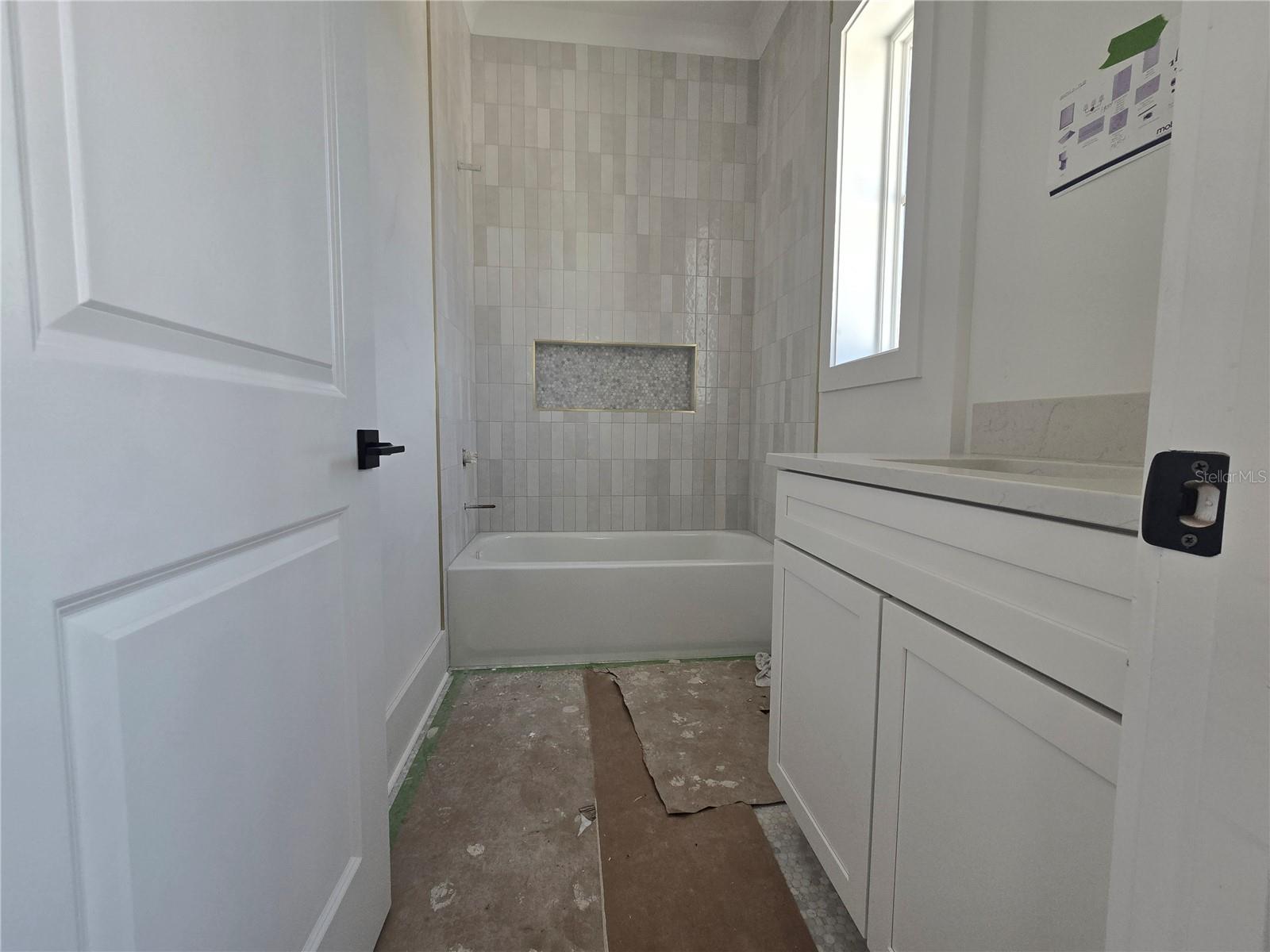 TB8347898 Property Photo