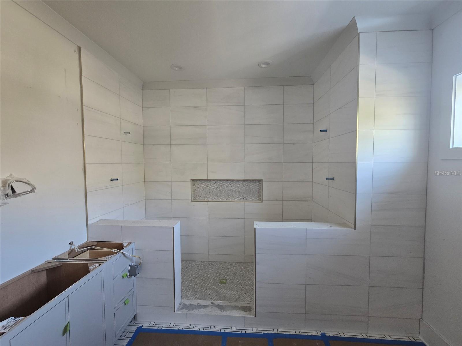 TB8347898 Property Photo