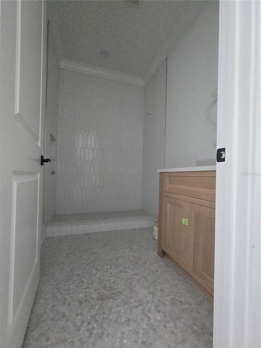 TB8347898 Property Photo