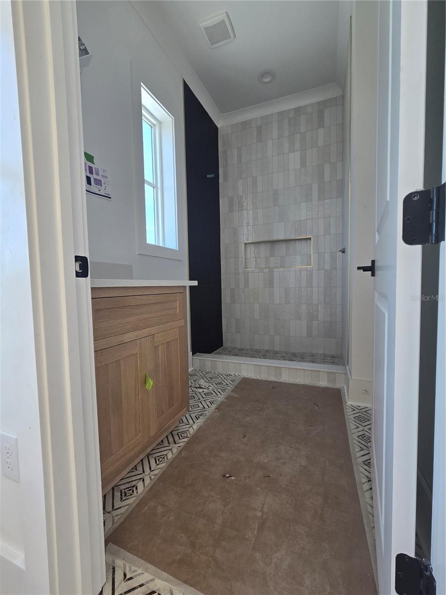 TB8347898 Property Photo