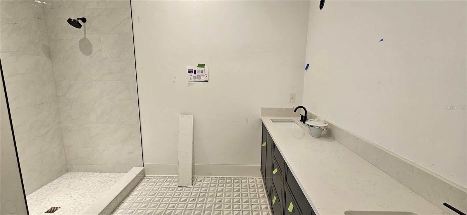 TB8347898 Property Photo