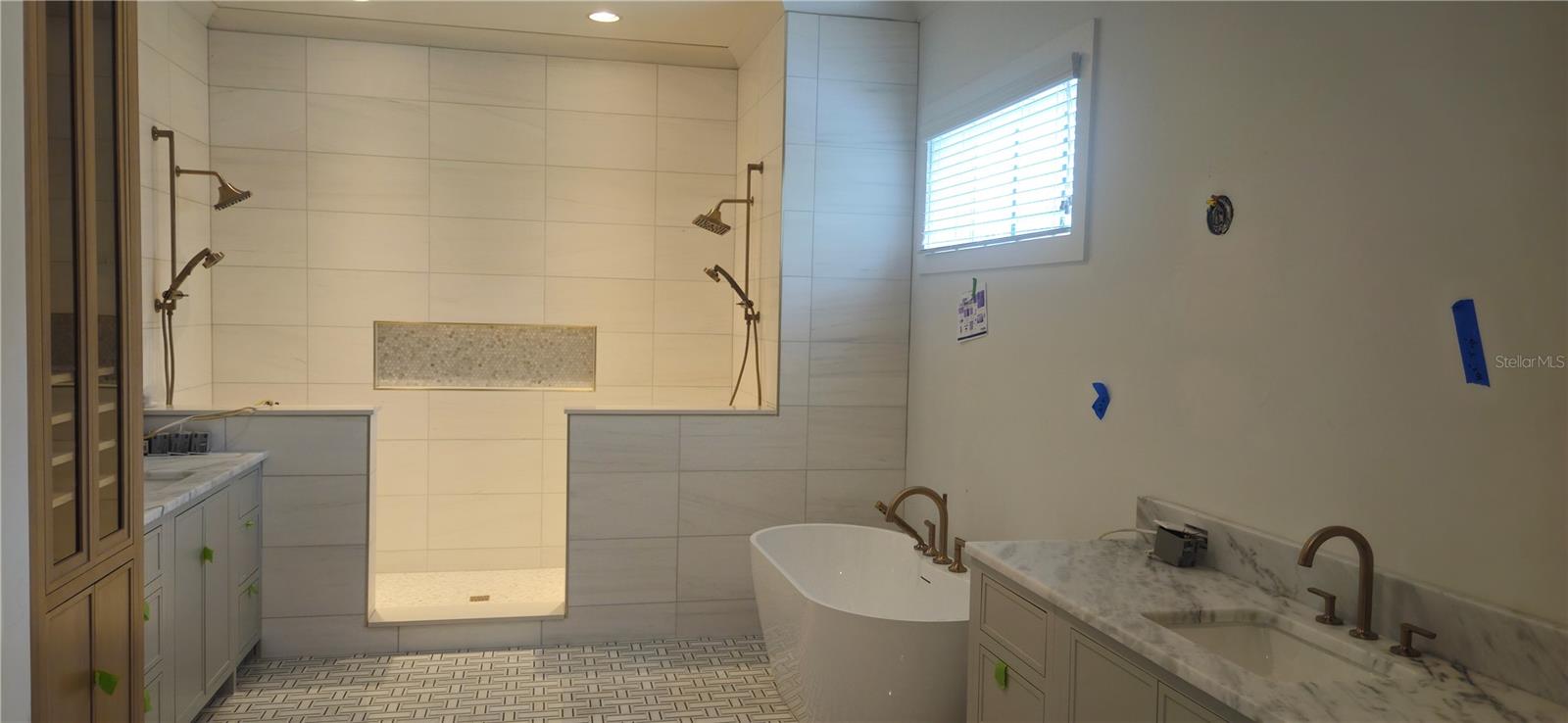 TB8347898 Property Photo