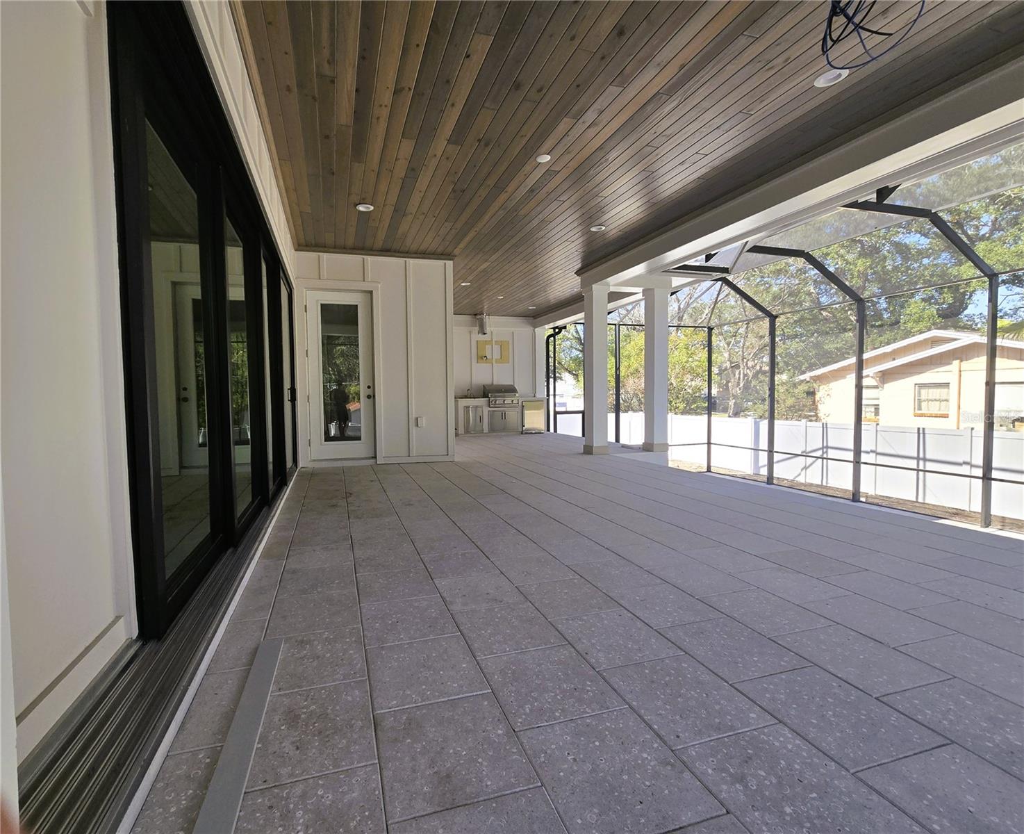 TB8347898 Property Photo