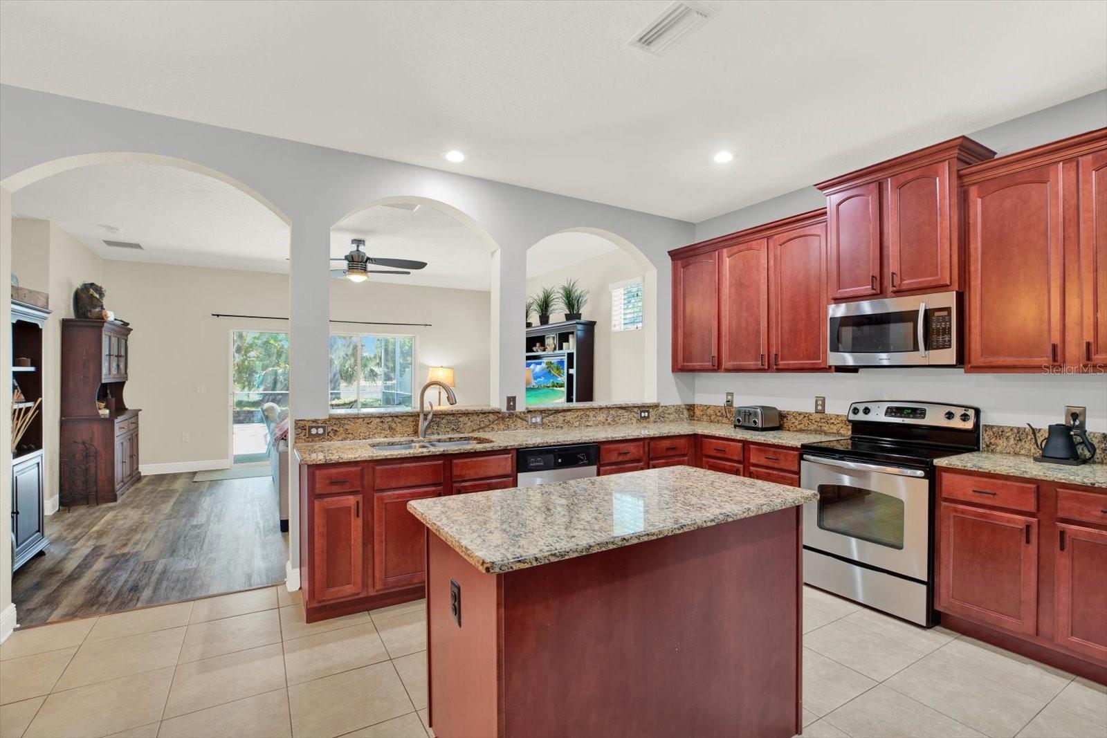 7718 LANDCARE LN, TAMPA, FL, 33616