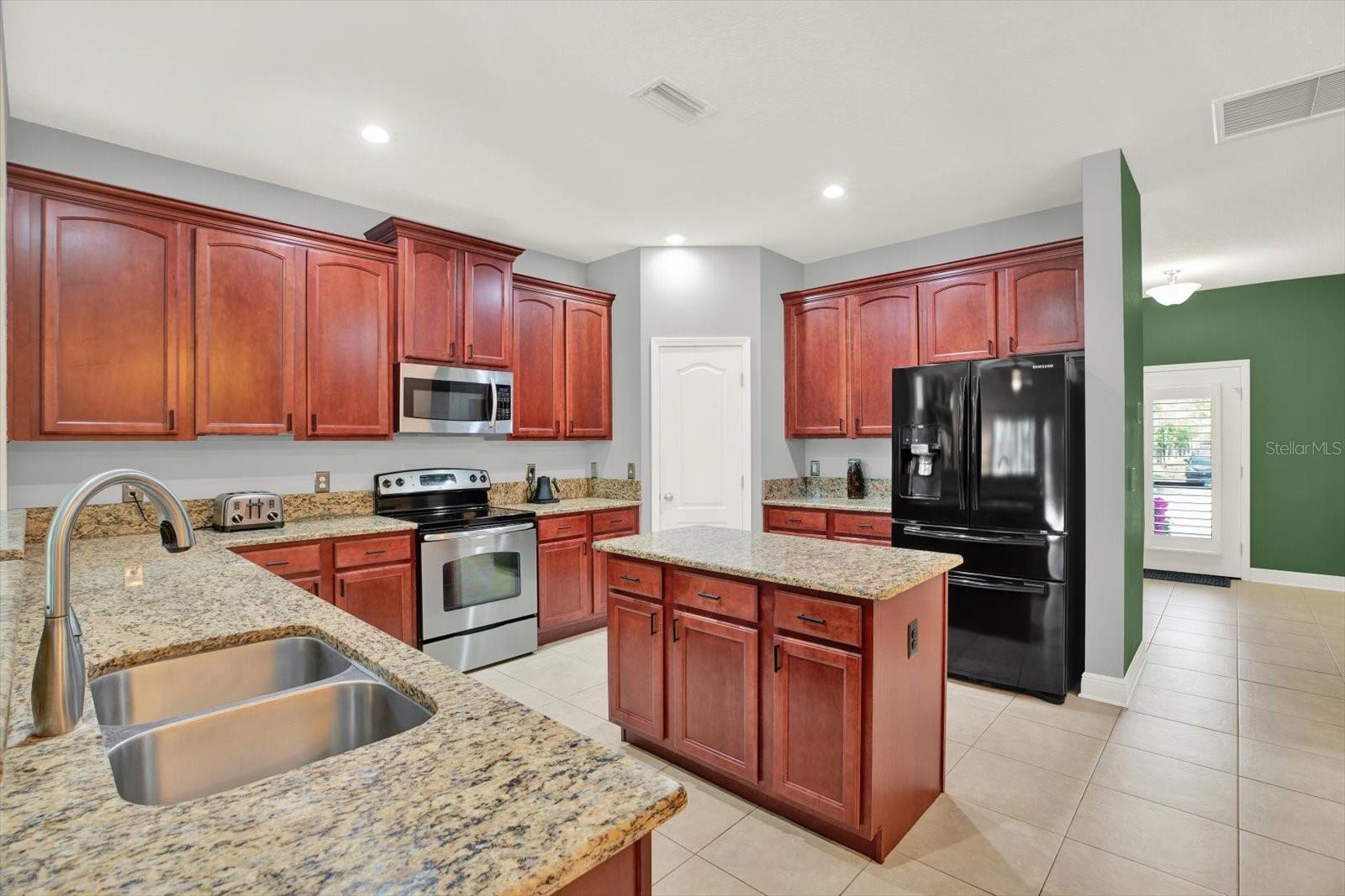 7718 LANDCARE LN, TAMPA, FL, 33616