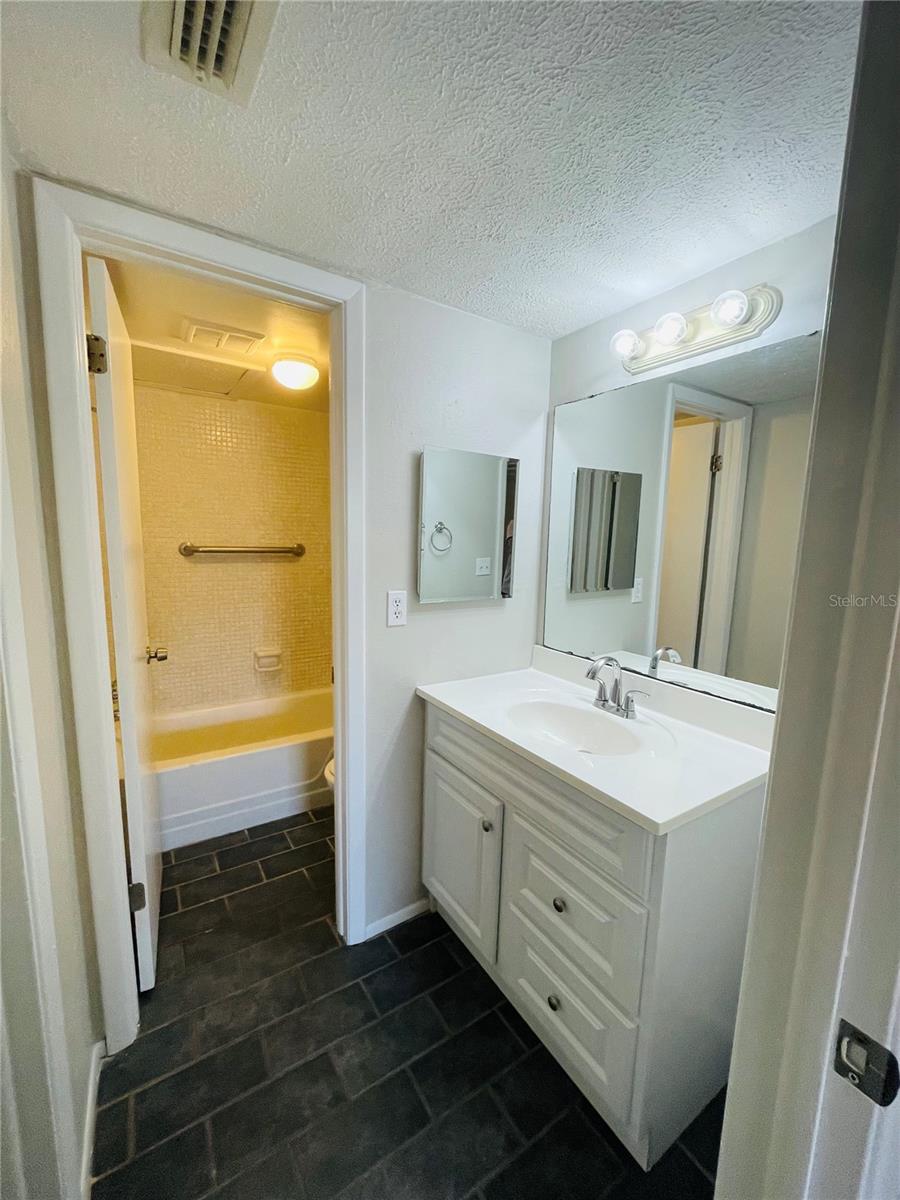 200 COUNTRY CLUB DR #407, LARGO, FL, 33771