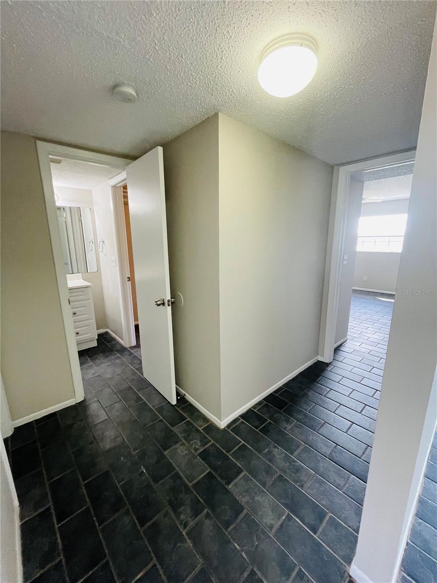 200 COUNTRY CLUB DR #407, LARGO, FL, 33771