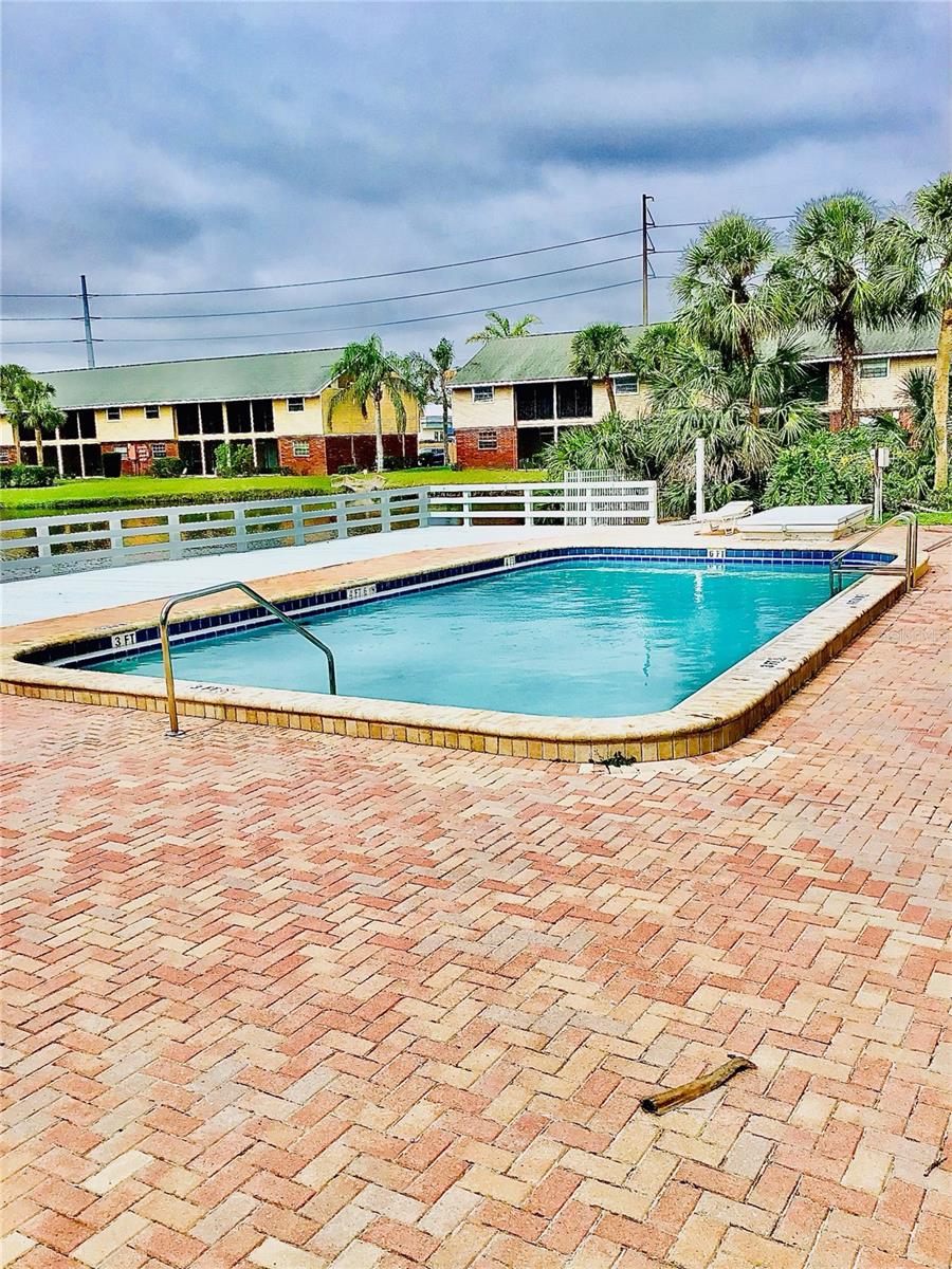 200 COUNTRY CLUB DR #407, LARGO, FL, 33771