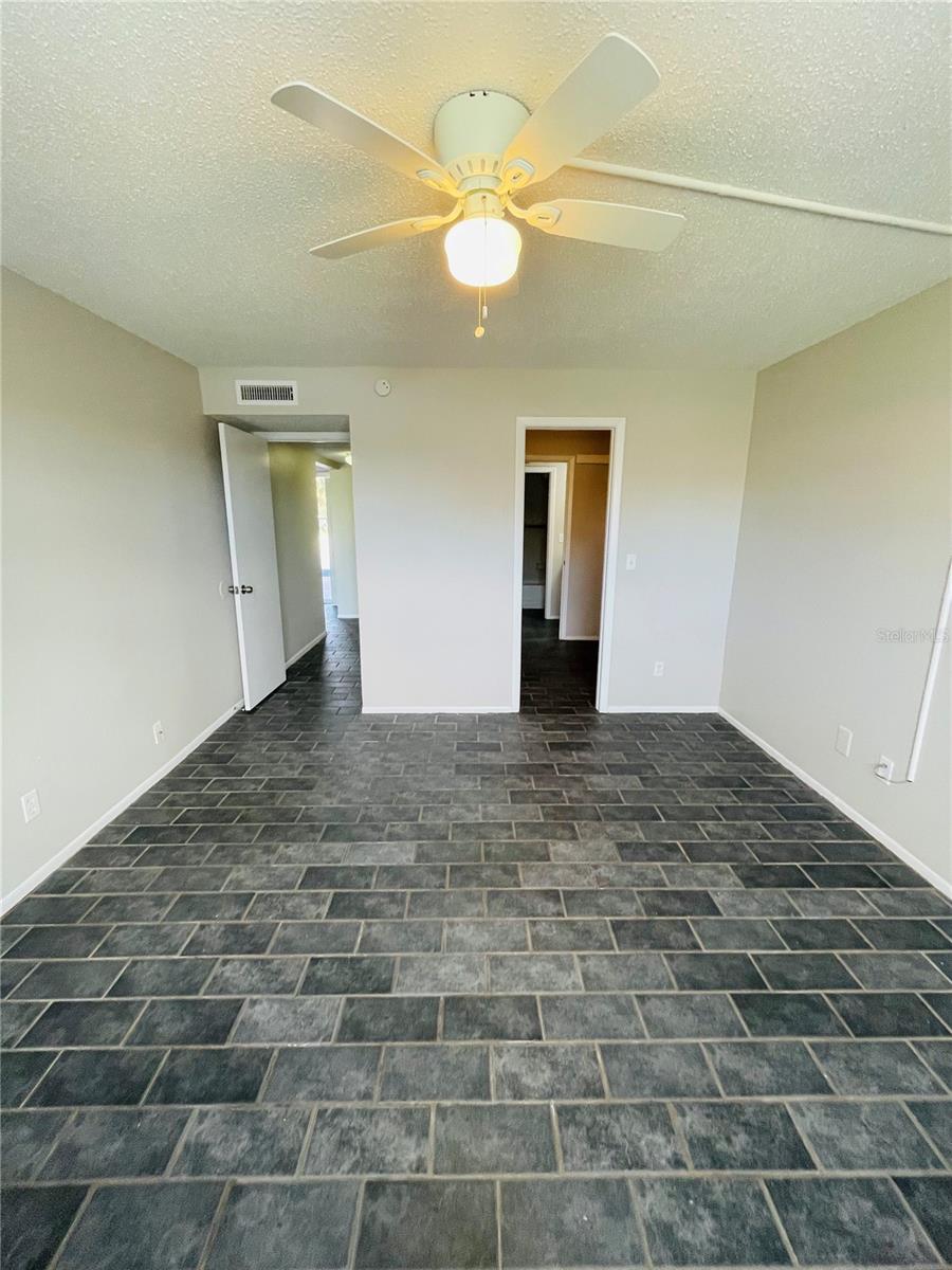 200 COUNTRY CLUB DR #407, LARGO, FL, 33771