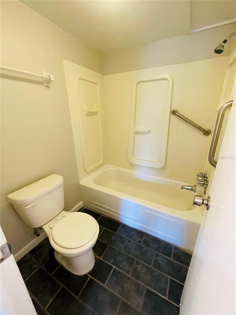 200 COUNTRY CLUB DR #407, LARGO, FL, 33771