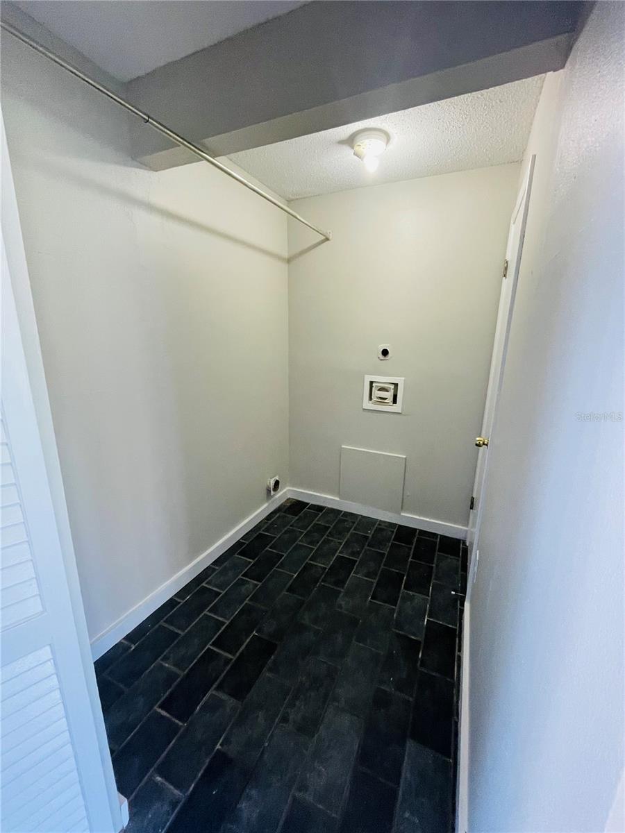 200 COUNTRY CLUB DR #407, LARGO, FL, 33771
