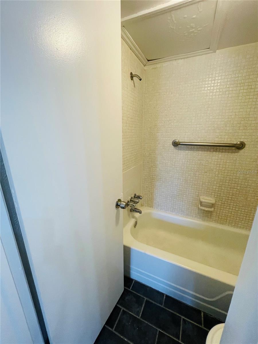 200 COUNTRY CLUB DR #407, LARGO, FL, 33771