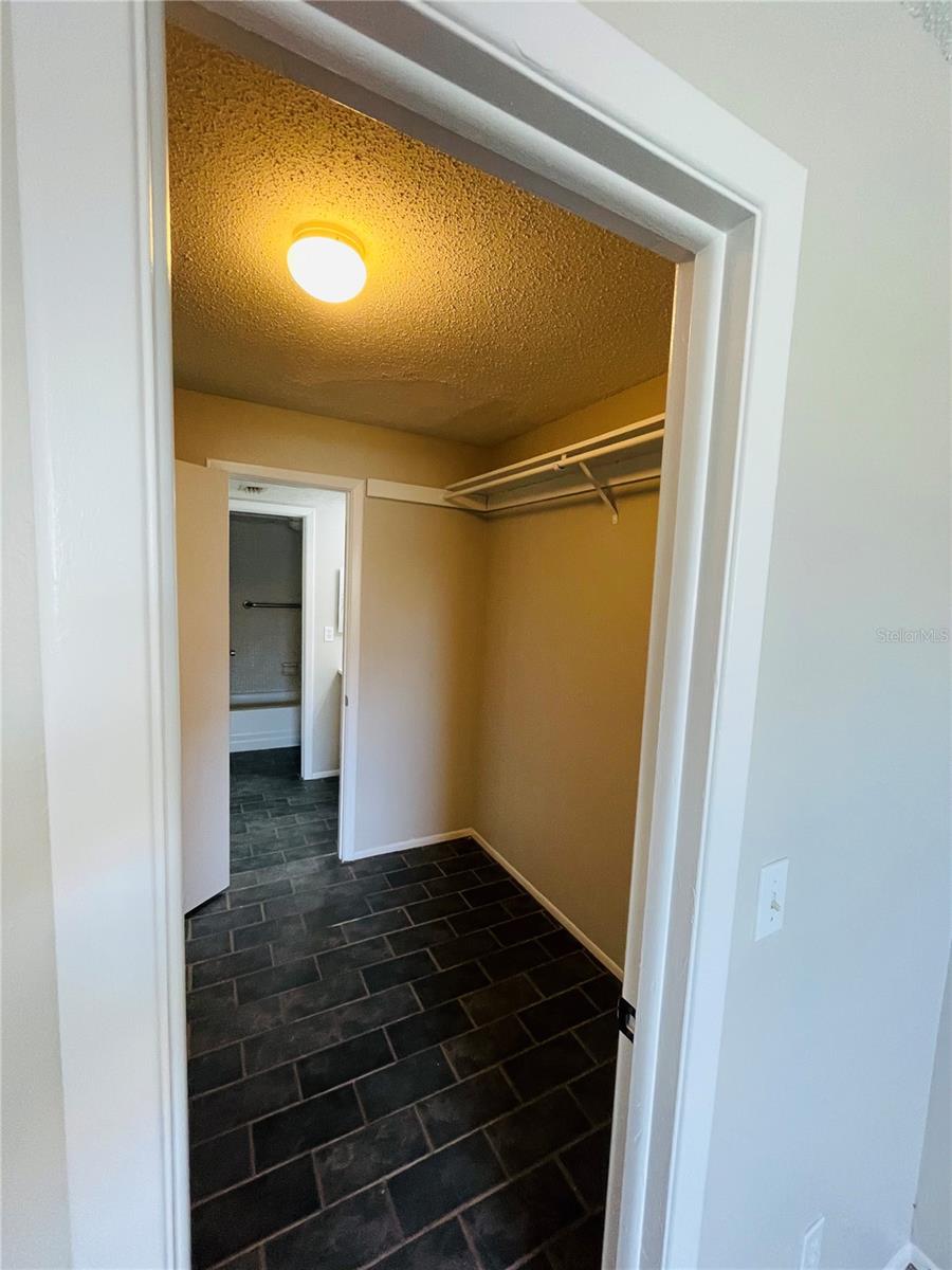 200 COUNTRY CLUB DR #407, LARGO, FL, 33771